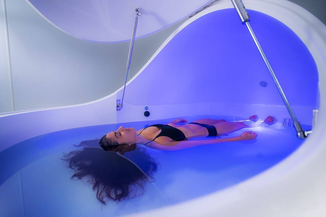 Float therapy tank interior